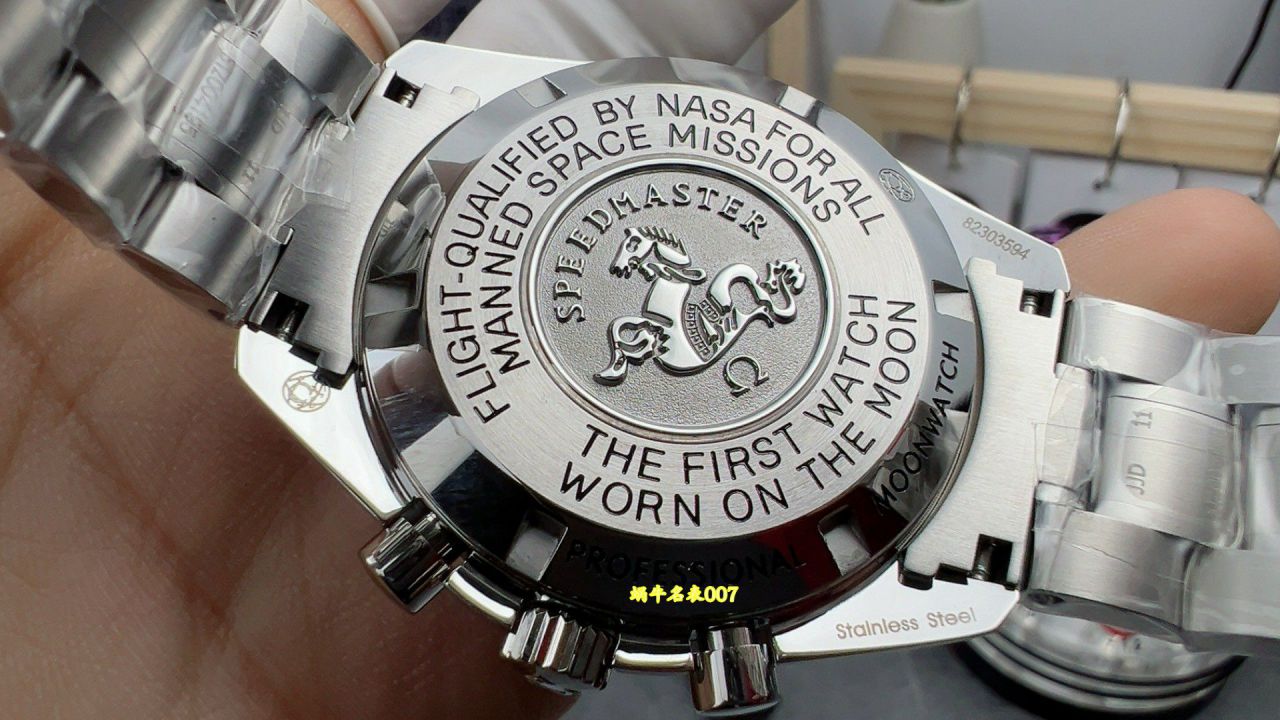 OM  Omega Speedmaster  series 310.30.42.50.01.001 watches  / VS850