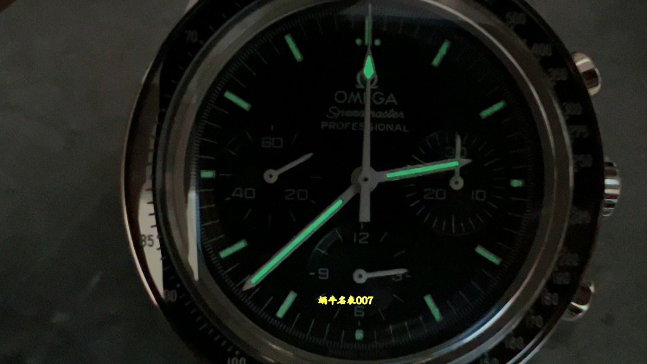 OM  Omega Speedmaster  series 310.30.42.50.01.001 watches  / VS850