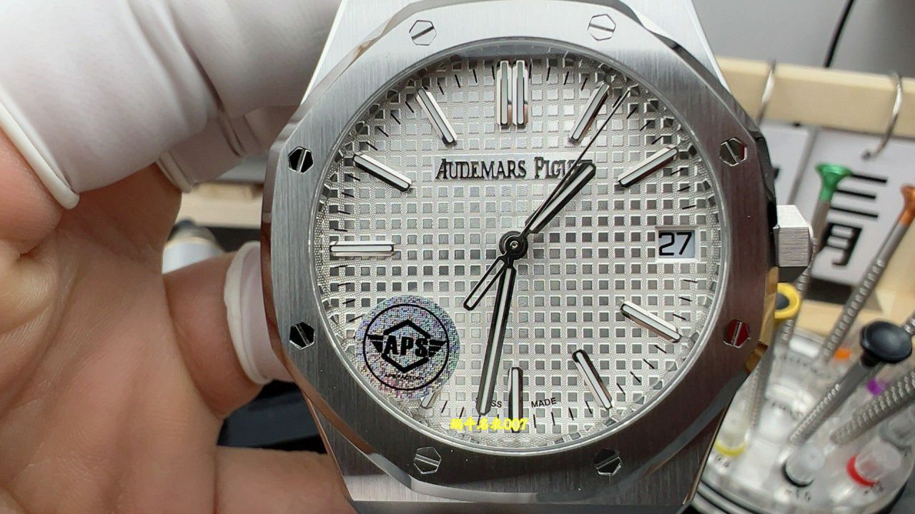 APS Factory  Ultimate Edition Audemars Piguet Royal Oak  White dial 15500ST.OO.1220ST.04 watches  / AP377