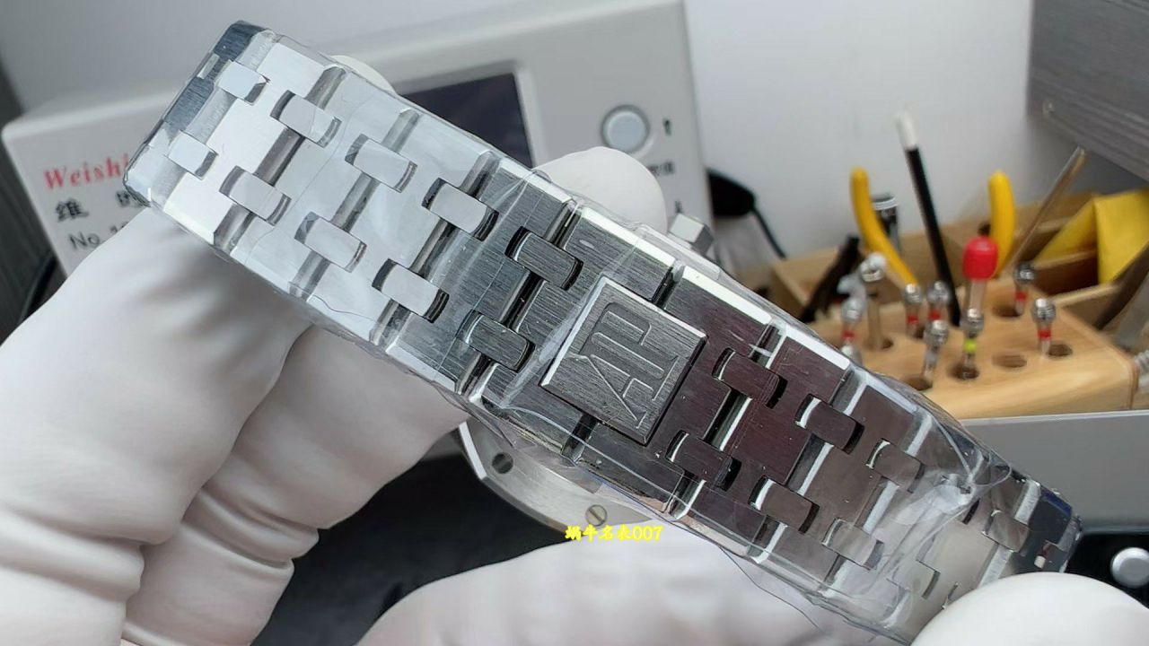 APS Audemars Piguet Royal Oak  series 15451ST.ZZ.D011CR.01TOP replica  watch White dial  steel belt  watches  / AP378