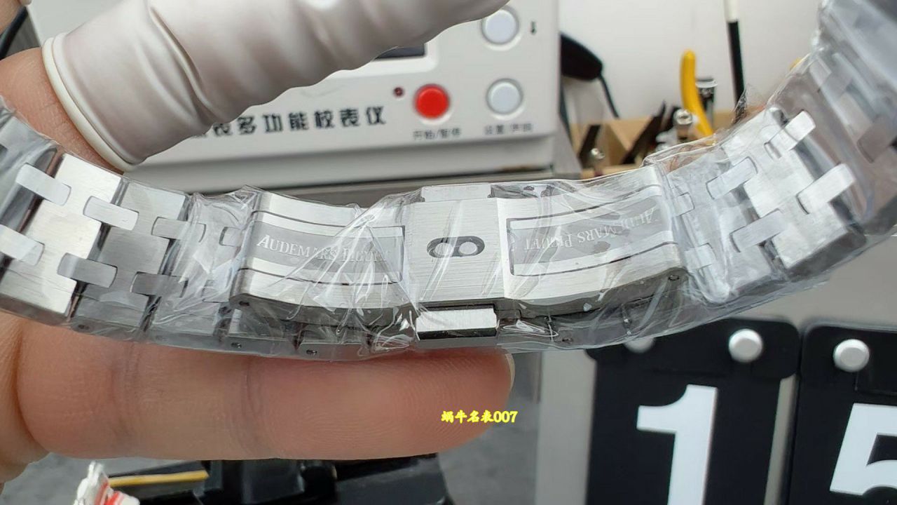 APS Audemars Piguet Royal Oak  series 15451ST.ZZ.D011CR.01TOP replica  watch White dial  steel belt  watches  / AP378