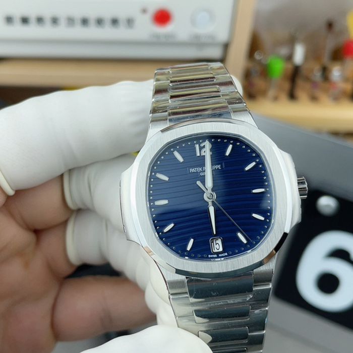 3k women  Patek Philippe Aquanaut Collection  series 7118/1A-001 watches ( Nautilus )