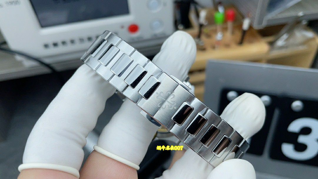 3K Factory  Customized movement Patek Philippe women   Nautilus  replica  watch 7118/1200A-001 watches  / BD533