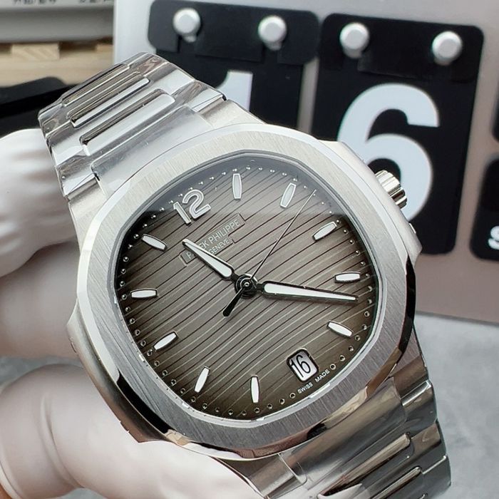 3K Patek Philippe Aquanaut Collection  series 7118/1A-011 watches ( lady  Nautilus )