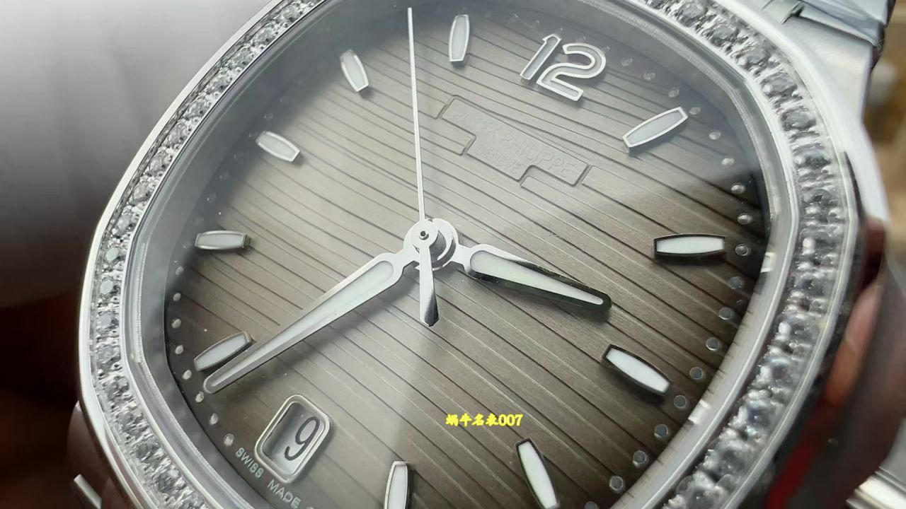 3K Patek Philippe Aquanaut Collection  series 7118/1A-011 watches ( lady  Nautilus ) / BD535