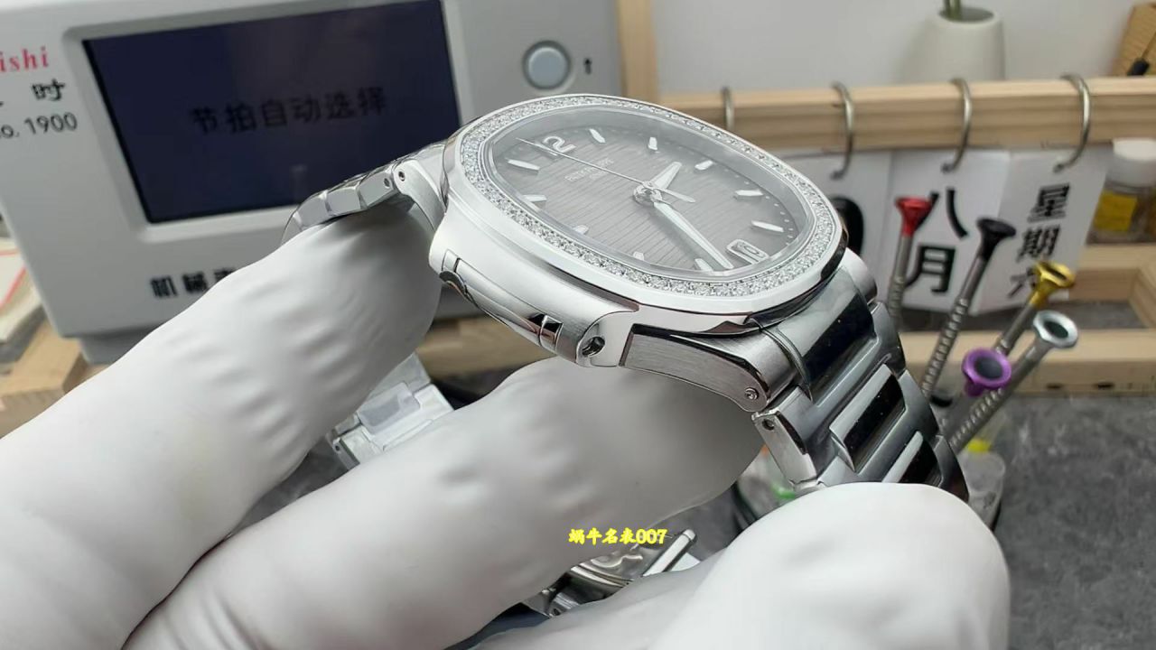 3K Patek Philippe Aquanaut Collection  series 7118/1A-011 watches ( lady  Nautilus ) / BD535