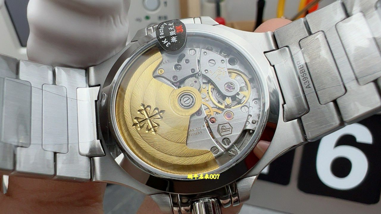 3K Patek Philippe Aquanaut Collection  series 7118/1A-011 watches ( lady  Nautilus ) / BD535