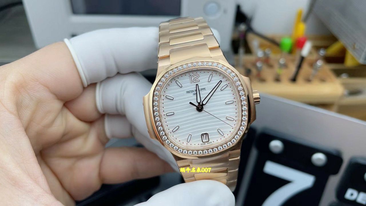 3K Patek Philippe Aquanaut Collection  series 7118/1A-011 watches ( lady  Nautilus ) / BD535