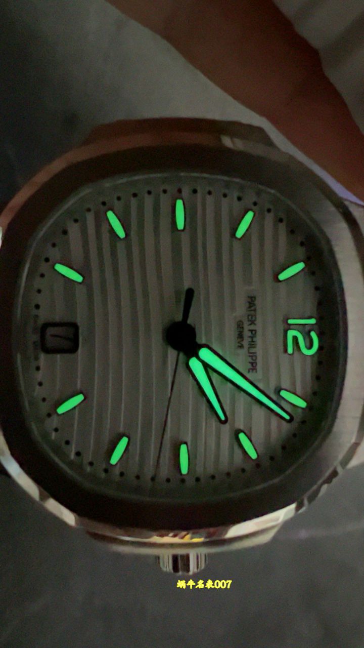 3K Patek Philippe Aquanaut Collection  series 7118/1A-010  Women  watches ( Nautilus ) / BD518